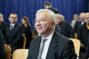 Wiślica. Profesor Piotr Gliński Honorowym Obywatelem Miasta. Na zdjęciu poseł Pis - Krzysztof Lipiec / Marzena Mąkosa / Radio Kielce