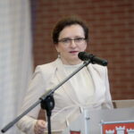 Wiślica. Profesor Piotr Gliński Honorowym Obywatelem Miasta. Na zdjęciu Agata Wojtyszek - wojewoda świętokrzyski / Marzena Mąkosa / Radio Kielce