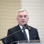 Wiślica. Profesor Piotr Gliński Honorowym Obywatelem Miasta. Na zdjęciu Andrzej Bętkowski - marszałek województwa świętokrzyskiego / Marzena Mąkosa / Radio Kielce