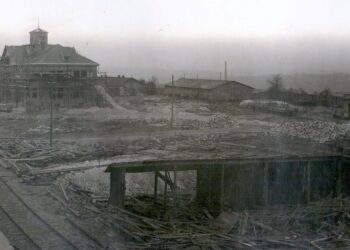 Na zdjęciu: budowa Biura Głównego Zakładów Starachowickich (ok. 1922 r.) / archiwum Muzeum Przyrody i Techniki