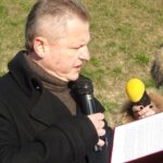 24.09.2020. Opatów. Uroczystości przy mogile pomordowanych powstańców. Na zdjęciu: Zbigniew Zybała - prezes Towarzystwa Przyjaciół Ziemi Opatowskiej / Emilia Sitarska / Radio Kielce