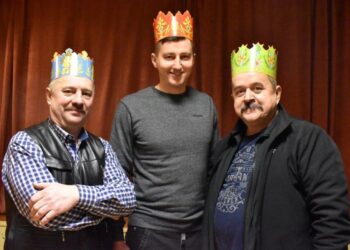 Trzej Królowie w Brzezinkach (od lewej): Roman Kołomański (Baltazar), Wojciech Haba (Kacper) i Andrzej Bawół (Melchior) / CKiE „Szklany Dom”