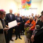 22.01.2020. Klimontów. Otwarcie żłobka. Na zdjęciu pierwszy z lewej biskup sandomierski Krzysztof Nitkiewicz / Grażyna Szlęzak-Wójcik / Radio Kielce