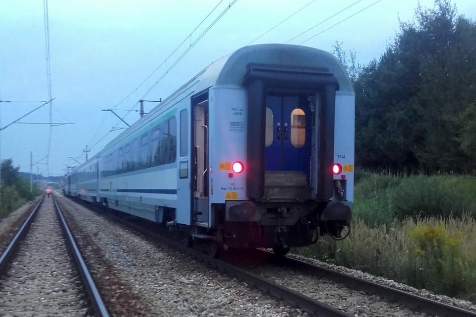 Pociąg pospieszny relacji Radom-Wrocław śmiertelnie potrącił 40-letnią kobietę / KMP Kielce