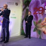 29.01.2020. Sandomierz. 29. Sandomierskie Spotkania Sadownicze. Na zdjęciu (od lewej): Paweł Niedźwiedź - zastępca burmistrza Sandomierza i Marek Kawalec - organizator Sandomierskich Spotkań Sadowniczych / Grażyna Szlęzak-Wójcik / Radio Kielce