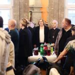 24.12.2019. Kielce. Wigilia dla osób bezdomnych, ubogich i samotnych w WDK. Na zdjęciu (w środku): Bożena Szczypiór - wiceprezydent Kielc, biskup Marian Florczyk / Wiktor Taszłow / Radio Kielce