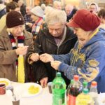 24.12.2019. Kielce. Wigilia dla osób bezdomnych, ubogich i samotnych w WDK / Wiktor Taszłow / Radio Kielce