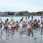 01.01.2020. Morawica. Noworoczne morsowanie / Wiktor Taszłow / Radio Kielce