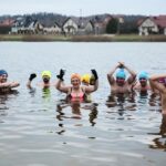 01.01.2020. Morawica. Noworoczne morsowanie / Wiktor Taszłow / Radio Kielce