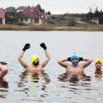 01.01.2020. Morawica. Noworoczne morsowanie / Wiktor Taszłow / Radio Kielce