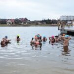 01.01.2020. Morawica. Noworoczne morsowanie / Wiktor Taszłow / Radio Kielce