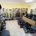 Kielce. 04.01.2020. Giełda sprzętu narciarskiego / Wiktor Taszłow / Radio Kielce