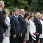 01.08.2019 Kielce. 75. rocznica wybuchu Powstania Warszawskiego. Na zdjęciu (od lewej): Bogdan Wenta – prezydent Kielc, Danuta Papaj – wiceprezydent Kielc, Andrzej Pruś – przewodniczący sejmiku województwa, Piotr Wawrzyk - wiceminister spraw zagranicznych, wojewoda Agata Wojtyszek, poseł Maria Zuba, poseł Krzysztof Lipiec, Dorota Koczwańska-Kalita – naczelnik kieleckiej delegatury IPN i Jarosław Karyś – kielecki radny  / Wiktor Taszłow / Radio Kielce