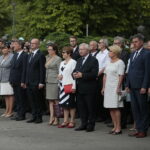 01.08.2019 Kielce. 75. rocznica wybuchu Powstania Warszawskiego. Na zdjęciu (od lewej): Bogdan Wenta – prezydent Kielc, Danuta Papaj – wiceprezydent Kielc, Andrzej Pruś – przewodniczący sejmiku województwa, Piotr Wawrzyk - wiceminister spraw zagranicznych, wojewoda Agata Wojtyszek, poseł Maria Zuba, poseł Krzysztof Lipiec, Dorota Koczwańska-Kalita – naczelnik kieleckiej delegatury IPN, Jarosław Karyś – kielecki radny i Marcin Piętak – dyrektor gabinetu marszałka województwa  / Wiktor Taszłow / Radio Kielce
