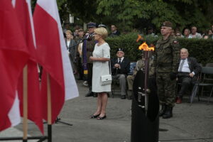 01.08.2019 Kielce. 75. rocznica wybuchu Powstania Warszawskiego. Przemawia Dorota Koczwańska-Kalita – naczelnik kieleckiej delegatury IPN / Wiktor Taszłow / Radio Kielce