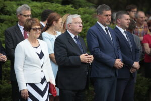 01.08.2019 Kielce. 75. rocznica wybuchu Powstania Warszawskiego. Poseł Maria Zuba, poseł Krzysztof Lipiec, radny Jarosław Karyś i Marcin Piętak - dyrektor gabinetu marszałka województwa / Wiktor Taszłow / Radio Kielce