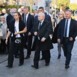 Kielce. 27.10.2019. Uroczystość odsłonięcia pomnika Przemysława Gosiewskiego. Na zdjęciu (w środku): Jarosław Kaczyński - prezes PiS / Wiktor Taszłow / Radio Kielce