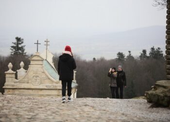 04.01.2020. Turyści na Świętym Krzyżu / Wiktor Taszłow / Radio Kielce