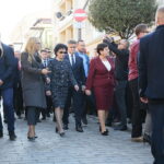 Kielce. 27.10.2019. Uroczystość odsłonięcia pomnika Przemysława Gosiewskiego. Na zdjęciu (w środku): Elżbieta Witek - marszałek sejmu, Krzysztof Słoń - senator PiS i przewodniczący społecznego komitetu budowy pomnika, Beata Szydło - europoseł / Wiktor Taszłow / Radio Kielce