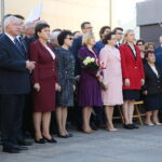 Kielce. 27.10.2019. Uroczystość odsłonięcia pomnika Przemysława Gosiewskiego. Na zdjęciu (od lewej): Wiesław Koza - radny, Krzysztof Lipiec - poseł, Bartłomiej Dorywalski – wicewojewoda świętokrzyski, Beata Szydło - europoseł, Elżbieta Witek - marszałek sejmu, Anna Krupka - poseł, Agata Wojtyszek – wojewoda świętokrzyski, Beata Gosiewska, Jadwiga Gosiewska, Jan Gosiewski / Wiktor Taszłow / Radio Kielce