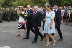 01.08.2019 Kielce. 75. rocznica wybuchu Powstania Warszawskiego. Na zdjęciu (od lewej): poseł Maria Zuba, Rafał Nowak - szef kieleckich struktur PiS, poseł Krzysztof Lipiec, radny Tadeusz Kozior, radna Marianna Noworycka-Gniatkowska i radny Marcin Stępniewski / Wiktor Taszłow / Radio Kielce