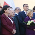 Kielce. 27.10.2019. Uroczystość odsłonięcia pomnika Przemysława Gosiewskiego. Na zdjęciu (od lewej): Bartłomiej Dorywalski – wicewojewoda świętokrzyski, Beata Szydło - europoseł, Jarosław Kaczyński - prezes PiS, Mateusz Morawiecki - premier, Anna Krupka - poseł, Agata Wojtyszek – wojewoda świętokrzyski / Wiktor Taszłow / Radio Kielce