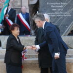 Kielce. 27.10.2019. Uroczystość odsłonięcia pomnika Przemysława Gosiewskiego. Na zdjęciu Jadwiga Gosiewska - matka Przemysława Gosiewskiego, Jarosław Kaczyński - prezes PiS, Krzysztof Słoń - senator PiS i przewodniczący społecznego komitetu budowy pomnika / Wiktor Taszłow / Radio Kielce