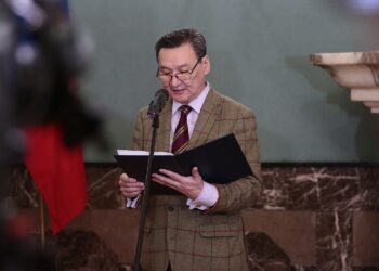 Kielce. 09.01.2020. Wernisaż wystawy fotografii mongolskiego fotografa Bayar Balgantserena w WDK. Na zdjęciu: Bataa Nemekh - ambasador nadzwyczajny Mongolii / Wiktor Taszłow / Radio Kielce