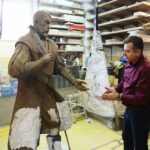 Kielce. 13.01.2020. Przygotowanie rzeźby Jana Kochanowskiego w pracowni Arkadiusza Latosa / Wiktor Taszłow / Radio Kielce