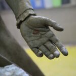 Kielce. 13.01.2020. Przygotowanie rzeźby Jana Kochanowskiego w pracowni Arkadiusza Latosa / Wiktor Taszłow / Radio Kielce