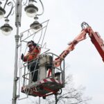 Kielce. 16.01.2020. Demontaż ozdób świątecznych / Wiktor Taszłow / Radio Kielce