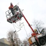 Kielce. 16.01.2020. Demontaż ozdób świątecznych / Wiktor Taszłow / Radio Kielce