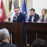 Kielce. 16.01.2020. Sesja rady miasta. Na zdjęciu (od lewej): Marcin Różycki - wiceprezydent Kielc, Kamil Suchański - przewodniczący Rady Miasta Kielce, Joanna Winiarska - wiceprzewodnicząca Rady Miasta Kielce / Wiktor Taszłow / Radio Kielce