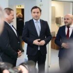 Kielce. 16.01.2020. Wizyta ministra sprawiedliwości Zbigniewa Ziobro w Wojewódzkim Szpitalu Zespolonym w Kielcach. Na zdjęciu (od lewej): Włodzimierz Wielgus - zastępca dyrektora WSZ, Zbigniew Ziobro - minister sprawiedliwości, Mariusz Gosek - członek zarządu województwa świętokrzyskiego / Wiktor Taszłow / Radio Kielce