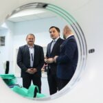 Kielce. 16.01.2020. Wizyta ministra sprawiedliwości Zbigniewa Ziobro w Wojewódzkim Szpitalu Zespolonym w Kielcach. Na zdjęciu (od lewej): Włodzimierz Wielgus - zastępca dyrektora WSZ, Zbigniew Ziobro - minister sprawiedliwości, Mariusz Gosek - członek zarządu województwa świętokrzyskiego / Wiktor Taszłow / Radio Kielce