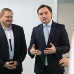 Kielce. 16.01.2020. Wizyta ministra sprawiedliwości Zbigniewa Ziobro w Wojewódzkim Szpitalu Zespolonym w Kielcach. Na zdjęciu (od lewej): Włodzimierz Wielgus - zastępca dyrektora WSZ, Zbigniew Ziobro - minister sprawiedliwości / Wiktor Taszłow / Radio Kielce