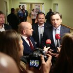 Kielce. 16.01.2020. Wizyta ministra sprawiedliwości Zbigniewa Ziobro w Wojewódzkim Szpitalu Zespolonym w Kielcach. Na zdjęciu (od lewej): Andrzej Domański - zastępca dyrektora WSZ, Mariusz Gosek - członek zarządu województwa świętokrzyskiego, Włodzimierz Wielgus - zastępca dyrektora WSZ, Zbigniew Ziobro - minister sprawiedliwości / Wiktor Taszłow / Radio Kielce