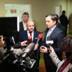 Kielce. 16.01.2020. Wizyta ministra sprawiedliwości Zbigniewa Ziobro w Wojewódzkim Szpitalu Zespolonym w Kielcach. Na zdjęciu (od lewej): Andrzej Domański - zastępca dyrektora WSZ, Mariusz Gosek - członek zarządu województwa świętokrzyskiego, Zbigniew Ziobro - minister sprawiedliwości / Wiktor Taszłow / Radio Kielce