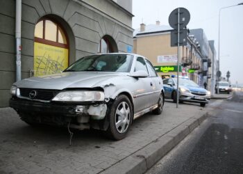 Kielce. 17.01.2020. Kolizja na ulicy Żelaznej / Wiktor Taszłow / Radio Kielce