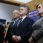 Kielce. 20.01.2020. Otwarcie biura poselskiego Piotra Wawrzyka. Na zdjęciu (od lewej): Mirosław Gębski - starosta kielecki, Waldemar Bartosz - przewodniczący świętokrzyskiej "Solidarności", Krzysztof Słoń - senator, Małgorzata Gosiewska - wicemarszałek Sejmu / Wiktor Taszłow / Radio Kielce