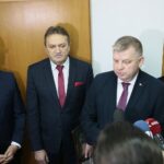 Kielce. 20.01.2020. Otwarcie biura poselskiego Piotra Wawrzyka. Na zdjęciu (od lewej): Piotr Wawrzyk - wiceminister spraw zagranicznych, Mirosław Gębski - starosta kielecki, Jarosław Rusiecki – senator, Marek Bogusławski - wicemarszałek województwa świętokrzyskiego / Wiktor Taszłow / Radio Kielce