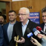 Kielce. 20.01.2020. Otwarcie biura poselskiego Piotra Wawrzyka. Na zdjęciu (od lewej): Paweł Faryna - starosta jędrzejowski, Marcin Przywara - biegły tłumacz polskiego języka migowego, Waldemar Bartosz - przewodniczący świętokrzyskiej "Solidarności" i Krzysztof Słoń - senator / Wiktor Taszłow / Radio Kielce