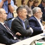 20.01.2020. Kielce. Sesja Sejmiku Województwa Świętokrzyskiego. Na zdjęciu (od lewej): Sławomir Gierada - radny sejmiku województwa, Grzegorz Świercz - radny sejmiku województwa, Grigor Szaginian - radny sejmiku województwa / Wiktor Taszłow / Radio Kielce