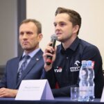 24.01.2020. Piekoszów. Spotkanie z Maciejem Giemzą w Piekoszowie. Na zdjęciu (od lewej): Zbigniew Piątek - wójt gminy Piekoszów, Maciej Giemza - zawodnik Orlen Team / Wiktor Taszłow / Radio Kielce