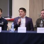 24.01.2020. Piekoszów. Spotkanie z Maciejem Giemzą w Piekoszowie. Na zdjęciu (od lewej): Maciej Giemza - zawodnik Orlen Team, Sylwester Giemza, Ryszard Bracik - prezes KTM Novi Korona Kielce / Wiktor Taszłow / Radio Kielce