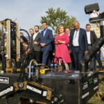 15.09.2019. Kielce. Premier Morawiecki gościem European Rover Challenge. Na zdjęciu: Mateusz Morawiecki - premier, Anna Krupka - wiceminister,  Wiesław Trąbczyński - rektor Politechniki Świętokrzyskiej / Wiktor Taszłow / Radio Kielce
