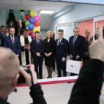 31.01.2020. Piekoszów. Otwarcie nowego oddziału żłobka. Na zdjęciu (w środku): Zbigniew Piątek - wójt gminy Piekoszów, ks. kan. Zygmunt Kwieciński - proboszcz Sanktuarium Matki Bożej Miłosierdzia, Bartłomiej Dorywalski – poseł, Renata Janik - wicemarszałek województwa świętokrzyskiego, Krzysztof Słoń - senator / Wiktor Taszłow / Radio Kielce