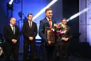 31.01.2020. Kielce. Gala finałowa 68. Plebiscytu Świętokrzyskie Gwiazdy Sportu 2019. Przemawia Wiktor Długosz - Korona Kielce / Wiktor Taszłow / Radio Kielce