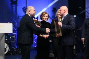 31.01.2020. Kielce. Gala finałowa 68. Plebiscytu Świętokrzyskie Gwiazdy Sportu 2019. Na zdjęciu (od lewej): Marek Mierzwa – Korona Kielce, Anna Krupka - poseł, Renata Janik - wicemarszałek województwa świętokrzyskiego, Rafał Nowak - wicewojewoda świętokrzyski / Wiktor Taszłow / Radio Kielce