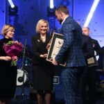 31.01.2020. Kielce. Gala finałowa 68. Plebiscytu Świętokrzyskie Gwiazdy Sportu 2019. Na zdjęciu (od lewej): Anna Krupka - poseł, Renata Janik - wicemarszałek województwa świętokrzyskiego, Uros Zorman - PGE Vive Kielce / Wiktor Taszłow / Radio Kielce